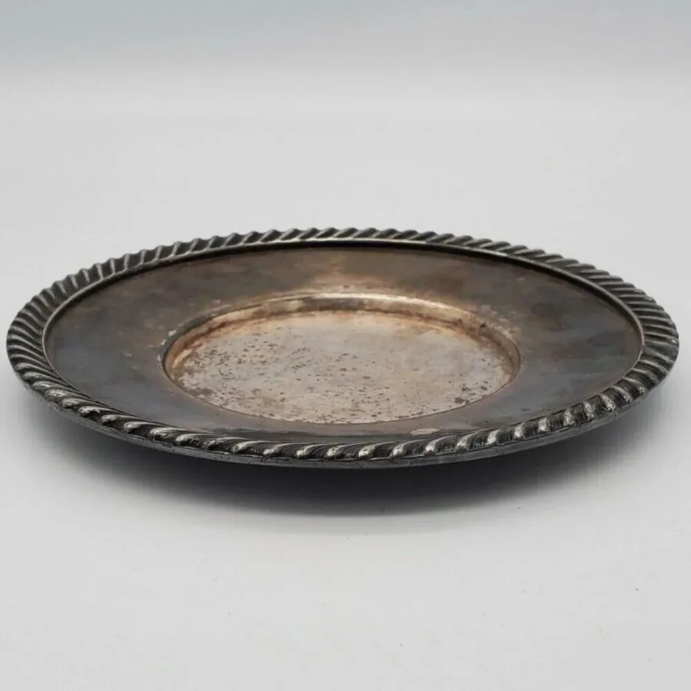 Meriden B Company  *** Rogers Bro 22 Made In USA Silverplate Saucer 5.75